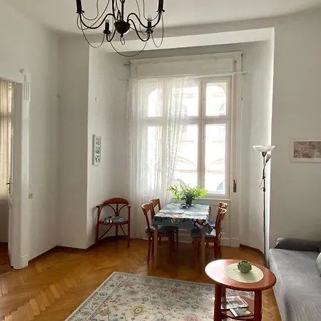 Apartment Sunny Near The Castle Budapest