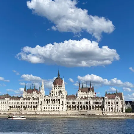 Apartment Sunny Near The Castle Budapest