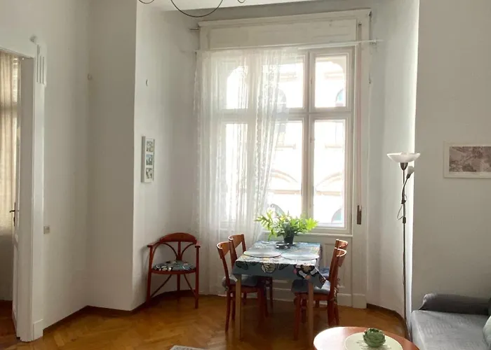 Apartment Sunny Near The Castle Budapest
